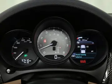 2023 Porsche Macan с пробегом 57 410 км