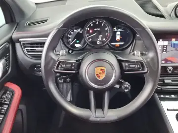 2022 Porsche Macan с пробегом 38 295 км