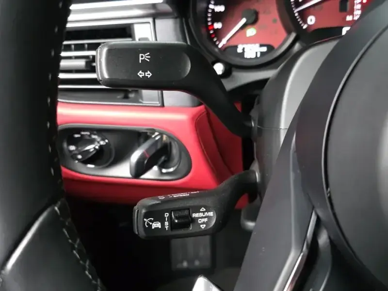 2022 Porsche Macan с пробегом 27 256 км