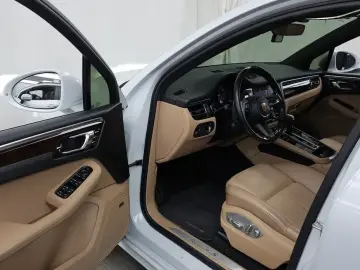 2022 Porsche Macan с пробегом 33 265 км