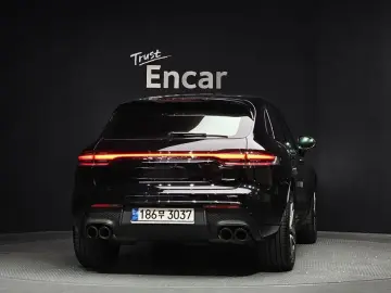 2022 Porsche Macan с пробегом 27 018 км