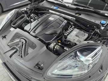 2022 Porsche Macan с пробегом 27 018 км