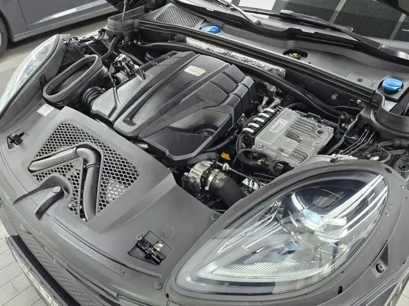 2022 Porsche Macan с пробегом 27 018 км