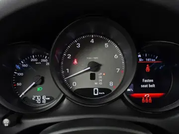 2022 Porsche Macan с пробегом 27 018 км