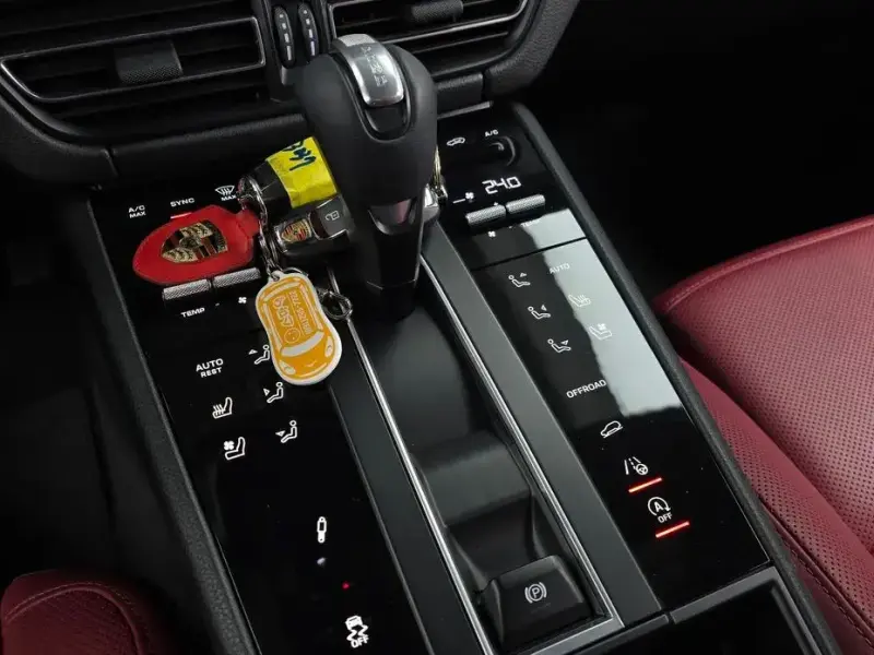 2022 Porsche Macan с пробегом 27 018 км
