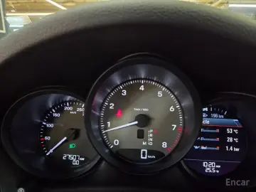 2022 Porsche Macan с пробегом 27 000 км