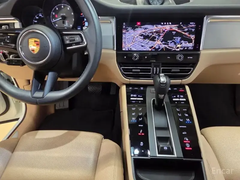 2022 Porsche Macan с пробегом 27 000 км