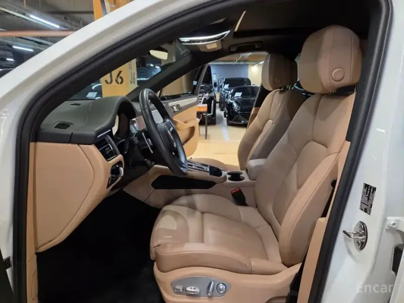 2022 Porsche Macan с пробегом 27 000 км
