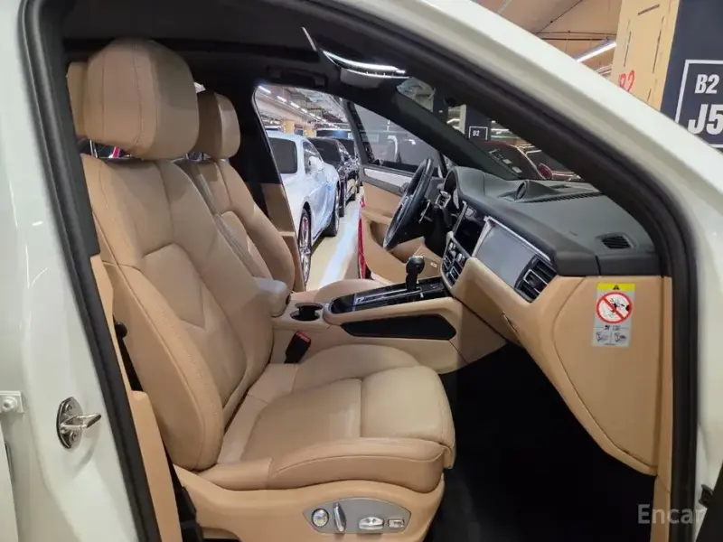 2022 Porsche Macan с пробегом 27 000 км