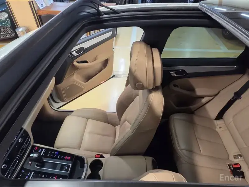 2022 Porsche Macan с пробегом 27 000 км