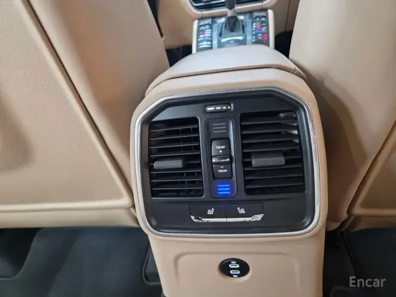2022 Porsche Macan с пробегом 27 000 км
