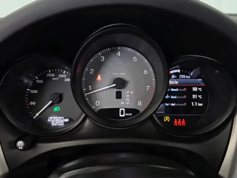 2023 Porsche Macan с пробегом 20 920 км