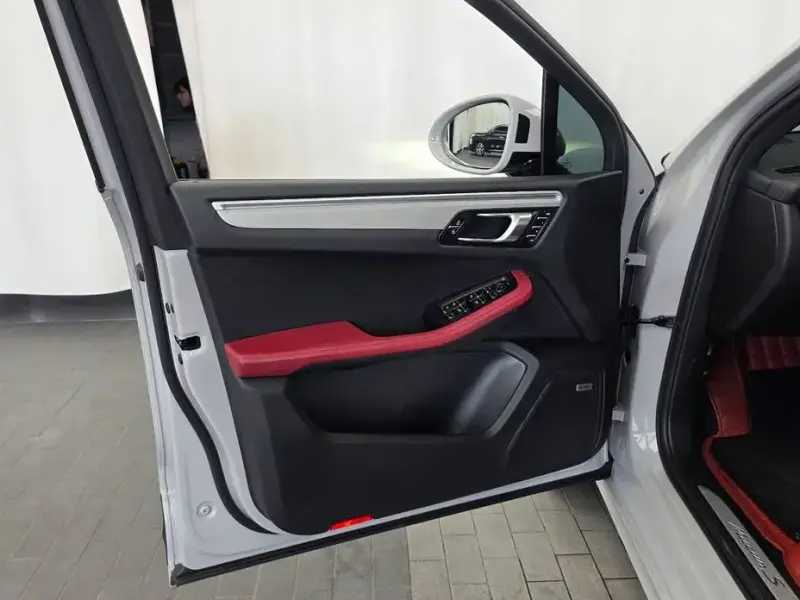 2023 Porsche Macan с пробегом 20 920 км