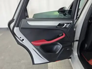 2023 Porsche Macan с пробегом 20 920 км