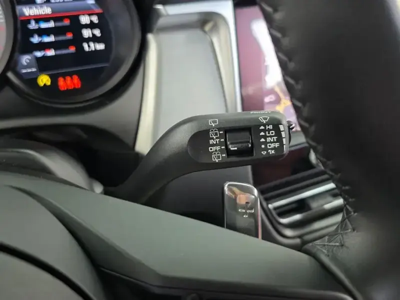 2023 Porsche Macan с пробегом 20 920 км