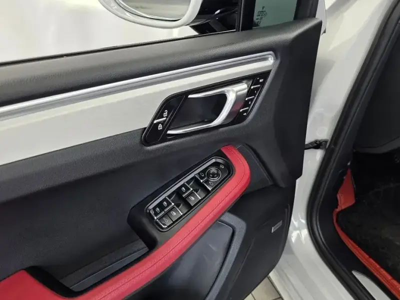 2023 Porsche Macan с пробегом 20 920 км