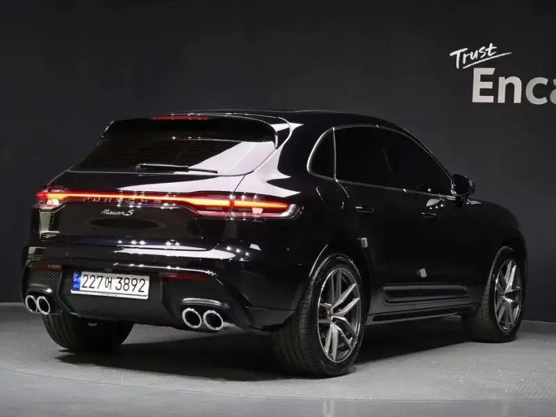 2023 Porsche Macan с пробегом 11 599 км