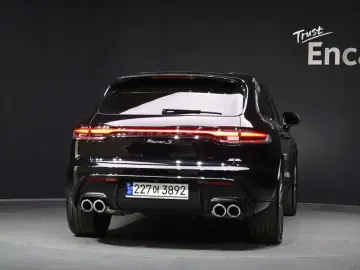 2023 Porsche Macan с пробегом 11 599 км