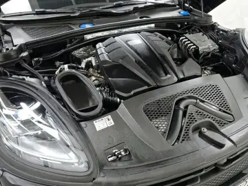 2023 Porsche Macan с пробегом 11 599 км