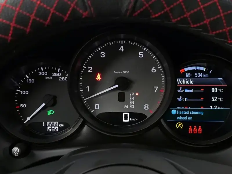 2023 Porsche Macan с пробегом 11 599 км