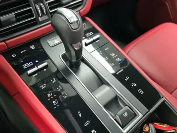 2023 Porsche Macan с пробегом 11 599 км