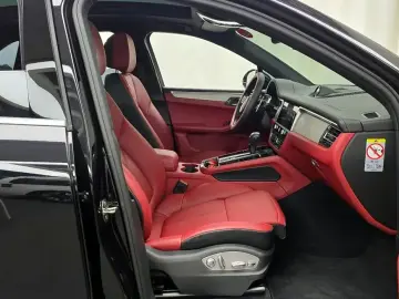 2023 Porsche Macan с пробегом 11 599 км