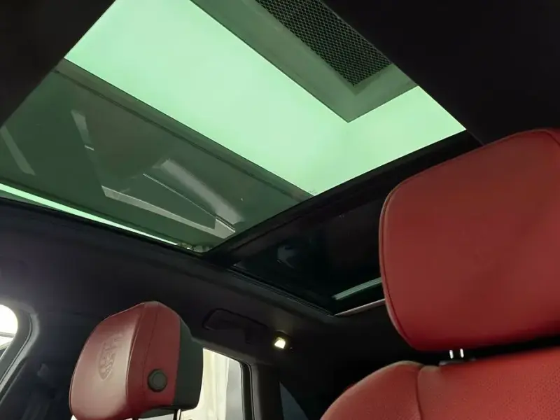 2023 Porsche Macan с пробегом 11 599 км