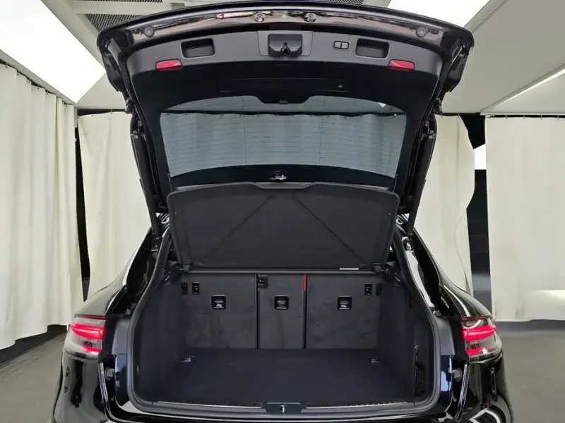 2023 Porsche Macan с пробегом 11 599 км