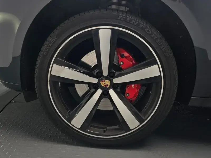 2023 Porsche Macan с пробегом 34 413 км