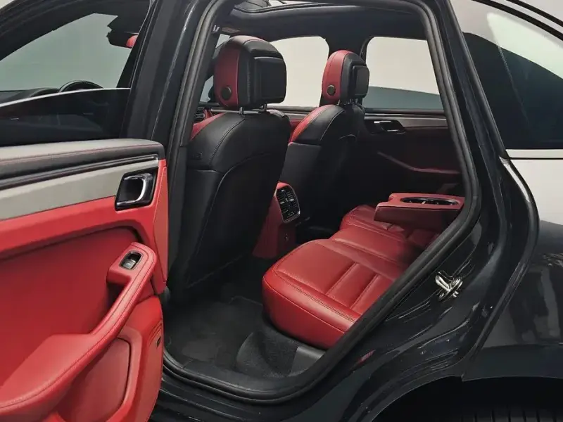2023 Porsche Macan с пробегом 34 413 км