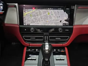 2023 Porsche Macan с пробегом 34 413 км