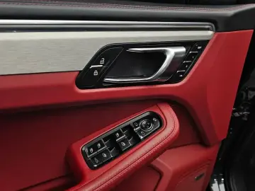 2023 Porsche Macan с пробегом 34 413 км