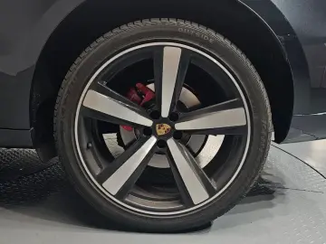 2023 Porsche Macan с пробегом 34 413 км