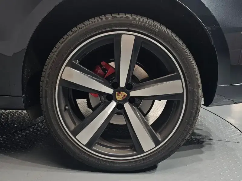 2023 Porsche Macan с пробегом 34 413 км