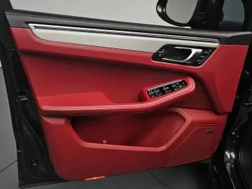2023 Porsche Macan с пробегом 34 413 км