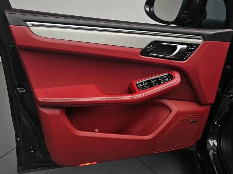 2023 Porsche Macan с пробегом 34 413 км