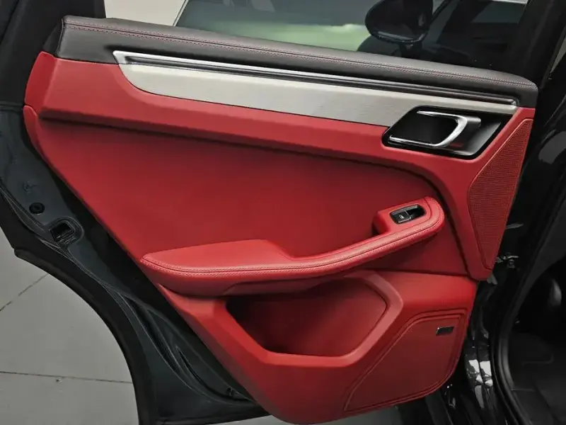2023 Porsche Macan с пробегом 34 413 км