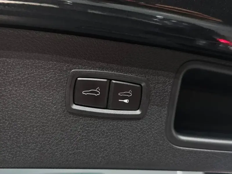 2023 Porsche Macan с пробегом 34 413 км