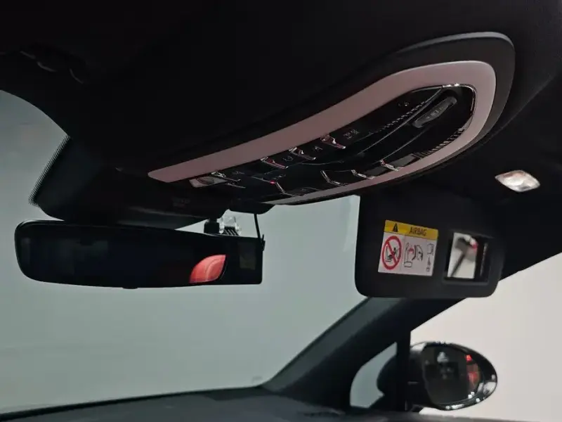 2023 Porsche Macan с пробегом 34 413 км