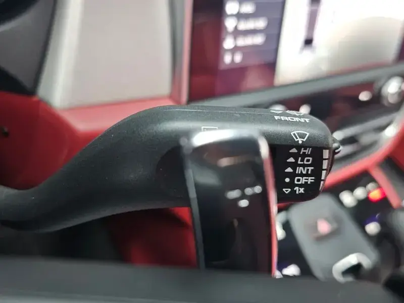 2023 Porsche Macan с пробегом 34 413 км