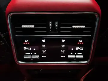 2023 Porsche Cayenne с пробегом 13 858 км