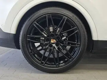 2023 Porsche Cayenne с пробегом 50 178 км