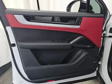 2023 Porsche Cayenne с пробегом 50 178 км