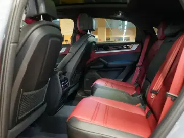 2023 Porsche Cayenne с пробегом 27 000 км