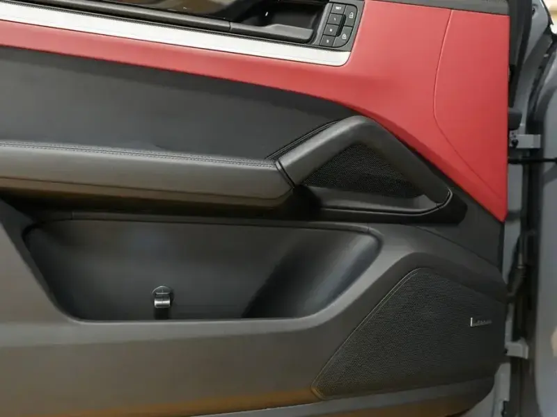 2023 Porsche Cayenne с пробегом 27 000 км