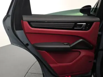 2022 Porsche Cayenne с пробегом 24 483 км