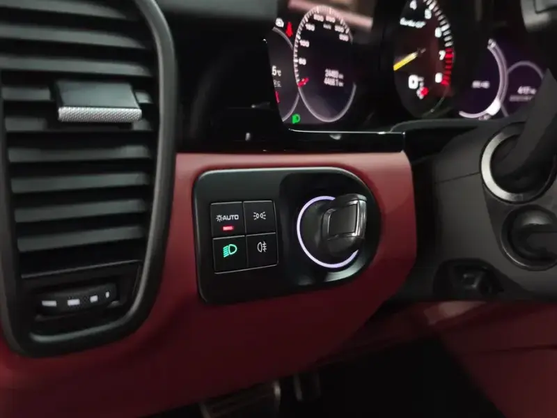 2022 Porsche Cayenne с пробегом 24 483 км