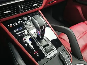 2023 Porsche Cayenne с пробегом 25 038 км