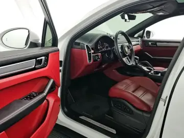 2023 Porsche Cayenne с пробегом 25 038 км