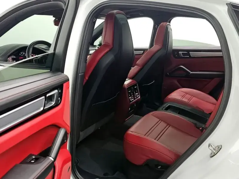 2023 Porsche Cayenne с пробегом 25 038 км